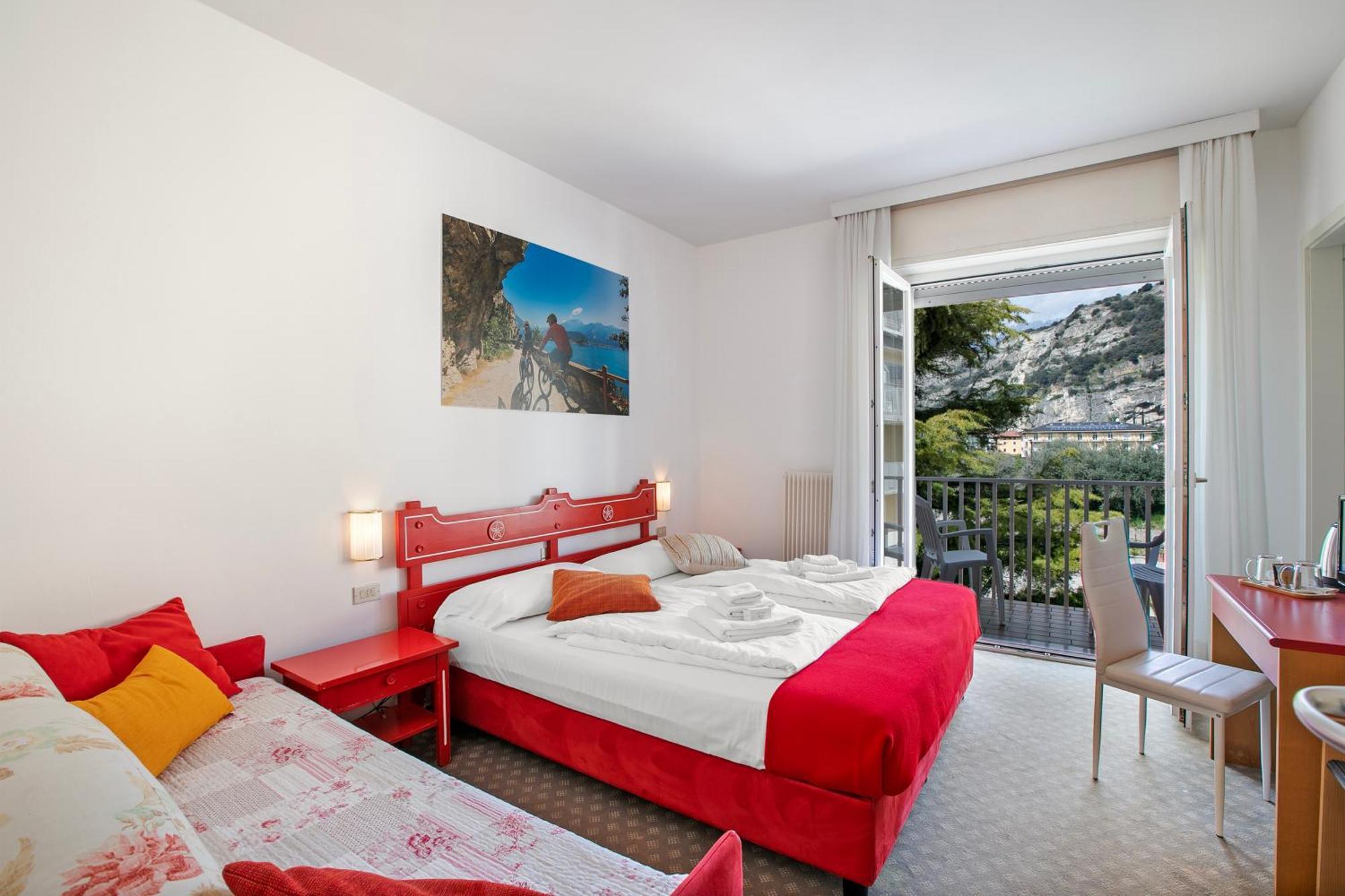 Bike & Wind Hotel Villa Maria Torbole Sul Garda Extérieur photo