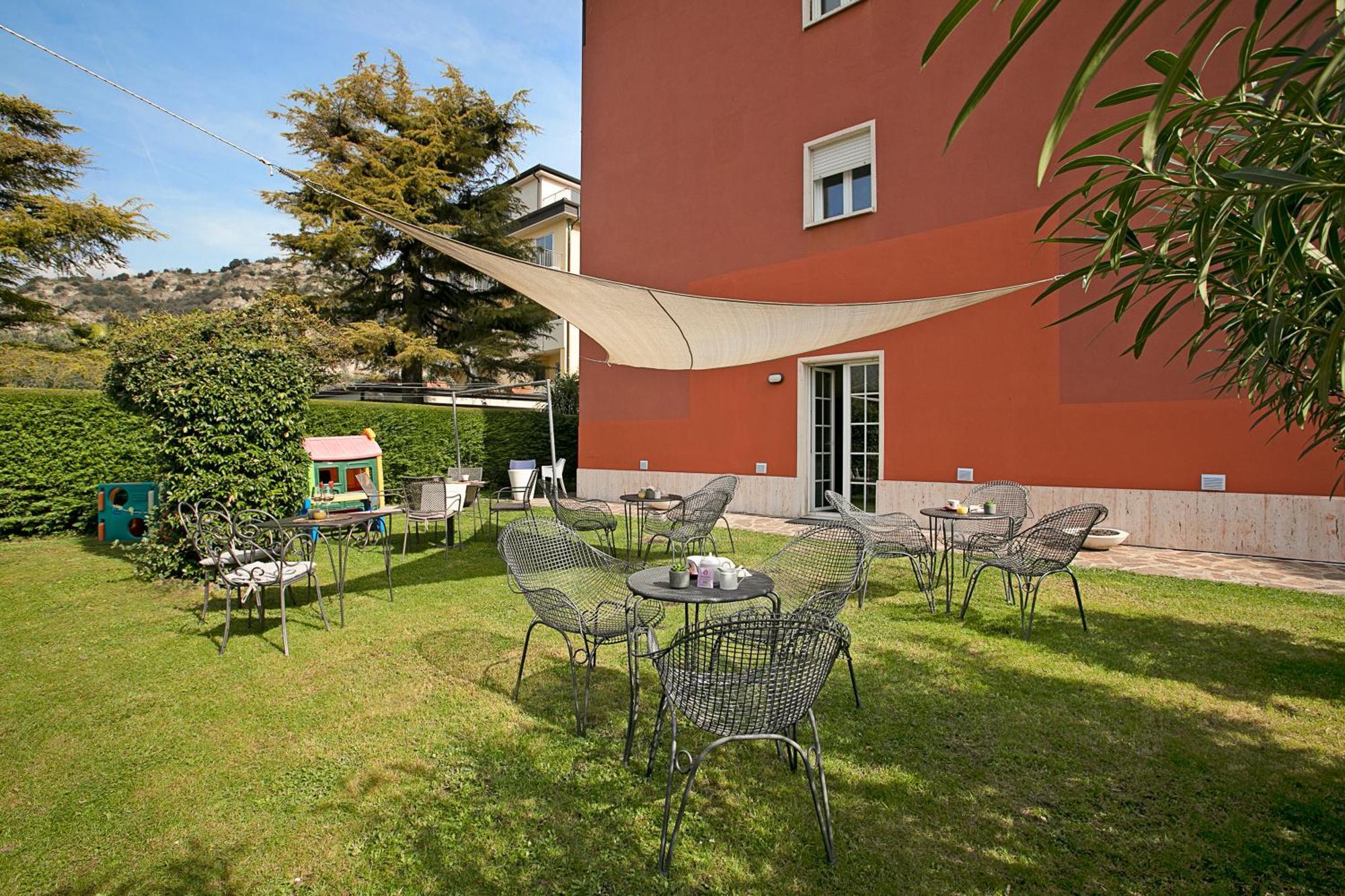 Bike & Wind Hotel Villa Maria Torbole Sul Garda Extérieur photo