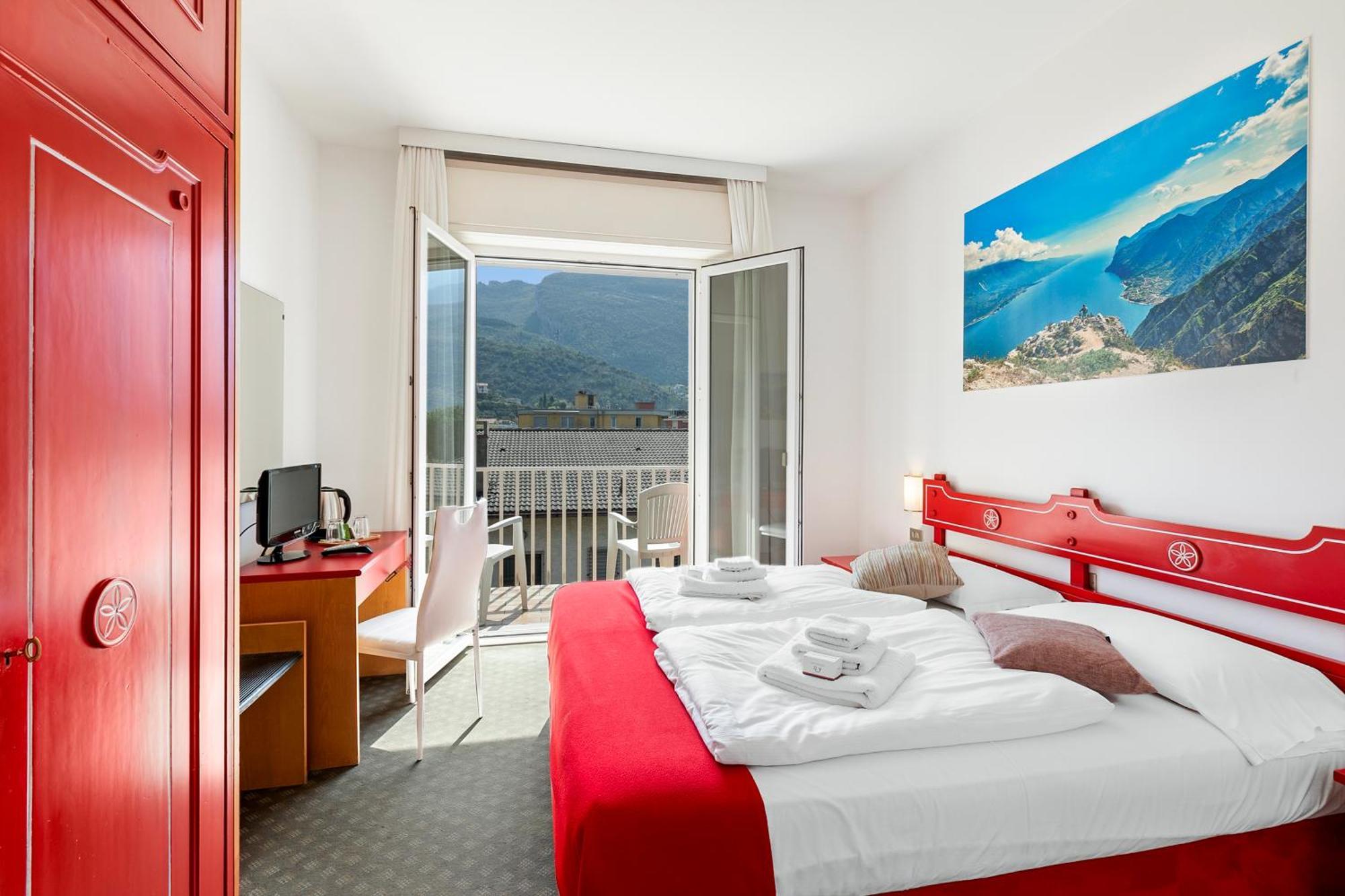Bike & Wind Hotel Villa Maria Torbole Sul Garda Extérieur photo