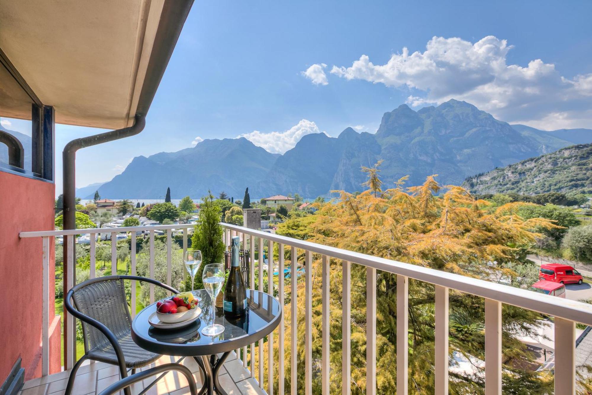 Bike & Wind Hotel Villa Maria Torbole Sul Garda Extérieur photo