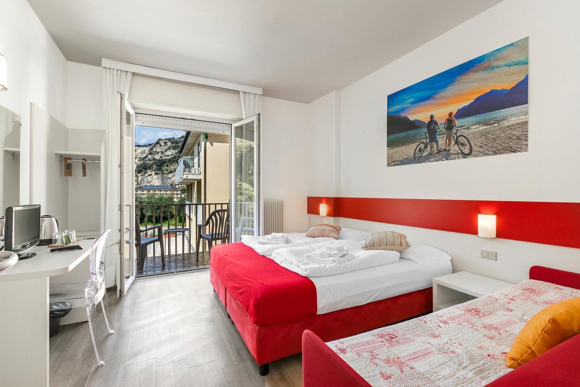 Bike & Wind Hotel Villa Maria Torbole Sul Garda Extérieur photo